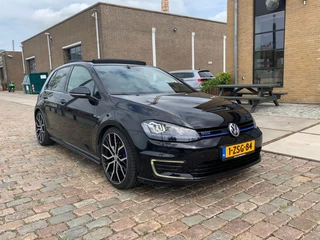 Volkswagen Golf - 411771750-0