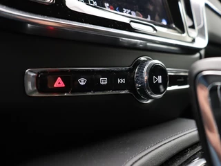 Volvo V60 Volvo V60 T6 PLUG-IN HYBRID ESSENTIAL EDITION 19INCH GETINT GLAS STOELVERW - afbeelding nr 15