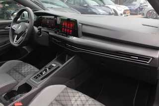 Volkswagen Golf Volkswagen Golf 1.5 eTSI R-Line / Panoramadak / Camera / Harman Kardon / Matrix LED / 18'' / Navigatie / DAB / ACC / Dodehoek / Stuurverwarming / Stoelverwarming - afbeelding nr 13