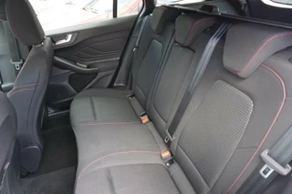 Ford Focus Ford Focus Wagon 1.0 EcoBoost Hybrid ST Line 125PK Automaat Winterpack SYNC4 Cruise Navi Camera Climate Parkeersensoren Privacy Glass *1500KG Trekgewicht* - afbeelding nr 12