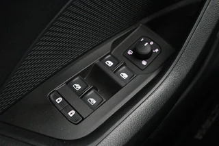 Škoda Octavia Skoda Octavia 1.0 e-TSI Sport | Carplay | Full LED | Navigatie |  Sfeerverlichting | DAB | Sportstoelen | Climate control | Parkeerhulp - afbeelding nr 16
