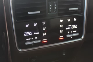 Porsche Cayenne Porsche Cayenne 3.0 E-Hybrid / Trekhaak / 360Camera / Burmester / Sportdesign / Sportchrono / Softclose / 21'' / Luchtvering / Keyless / Stuurverwarming / Matrix LED / DAB - afbeelding nr 28