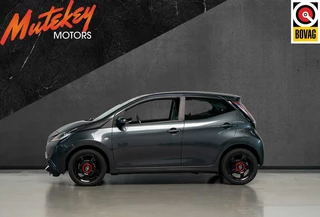 Toyota Aygo Aygo X-play | Automaat | All-Weather Banden | 2e eigenaar - afbeelding nr 2