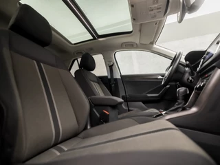 Volkswagen T-Roc 150Pk Automaat (PANORAMADAK, DIGITAL COCKPIT, APPLE CARPLAY, GROOT NAVI, SPORTSTOELEN, GETINT GLAS, CAMERA, LED KOPLAMPEN, DAB+, ADAPTIVE CRUISE, NIEUWSTAAT) - afbeelding nr 8