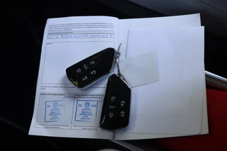 Volkswagen ID. Buzz Volkswagen ID. Buzz Pro Style 77kWh IQ.Light/Keyless/Camera/Acc/Elek. schuifdeuren+klep/Dodehoek/20