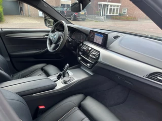 BMW 5 Serie BMW 5 Serie TOURING 520I HIGH EXECUTIVE / SCHUIFDAK / LEDER / HARMAN-KARDON - afbeelding nr 2