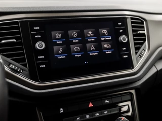 Volkswagen T-Roc 150Pk Automaat (APPLE CARPLAY, GROOT NAVI, CAMERA, ADAPTIVE CRUISE, GETINT GLAS, SPORTSTOELEN, ELEK ACHTERKLEP, DAB+, NIEUWSTAAT) - afbeelding nr 26