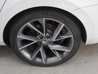 Škoda Superb Skoda Superb Combi 1.4 TSI iV Sportline Business DIGI DASHB. I MATRIX LED I GR. NAVI + CAMERA I ORG. NL + NAP - afbeelding nr 5