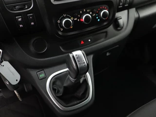Renault Trafic Renault Trafic 2.0DCi 170PK Automaat Lang | Airco | Cruise | 3-Persoons | Trekhaak | Betimmering - afbeelding nr 16