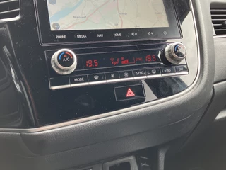 Mitsubishi Outlander Mitsubishi Outlander 2.4 PHEV Instyle 225 pk 4WD AUT. | 1e eigenaar | dealer onderhouden | leder interieur | trekhaak | navigatie - afbeelding nr 32
