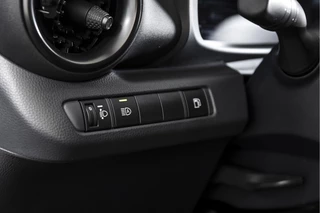 Toyota C-HR Toyota C-HR 2.0 Hybrid 200 Dynamic | Dig. Cockpit | Adapt. Cruise | Stoel-+Stuurverw. | PDC | Camera | NAV + App. Connect | ECC | LM 18
