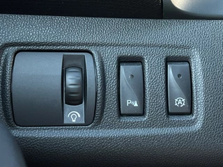 Renault Clio Renault Clio 1.2 TCe Limited | Volledig Onderhouden | Navigatie | Cruise Control | Climate Control | Stoelverwarming | Parkeersens - afbeelding nr 33