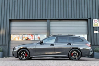 BMW 3 Serie BMW 3-serie Touring 330e M-Sport M-Pakket /LASER-LED/HARMAN-KARDON/MEMORY/PANODAK/CAMERA/KEYLESS/HUD! - afbeelding nr 2