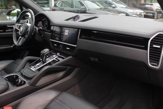 Porsche Cayenne Porsche Cayenne 3.0 E-Hybrid / Trekhaak / Panoramadak / 360Camera / Head-up / 21'' / Keyless / Bose / Sportchrono / Softclose / Stuurverwarming / Leder / Cruise Control - afbeelding nr 13