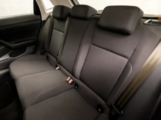 Volkswagen Polo Volkswagen Polo 1.0 TSI Sportline Automaat (APPLE CARPLAY, PARKEERSENSOREN, LM VELGEN, GETINT GLAS, SPORTSTOELEN, ADAPTIVE CRUISE, PARKEERSENSOREN, NIEUWSTAAT) - afbeelding nr 14