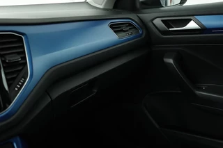 Volkswagen T-Roc Volkswagen T-Roc 1.5 TSI Sport | Stoelverwarming | Full LED |  Trekhaak | Navigatie | Climate control | PDC | Sportstoelen | Cruise control | Bluetooth - afbeelding nr 14