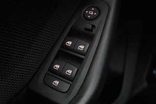 BMW 1 Serie BMW 1-serie 118i Executive Edition | Sport Line | Carplay |  Full LED | Sportstoelen | Climate control | Navigatie | Parkeerhulp | Live Cockpit | Cruise control - afbeelding nr 14