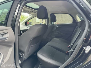 Ford Focus Ford Focus 1.5 150PK Red Edition ST LINE/PDC/NAVI/DAKJE - afbeelding nr 15