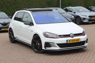 Volkswagen Golf Volkswagen Golf 2.0 TSI GTI TCR / Akrapovic / Panoramadak / Camera / 19'' / Leder / Navigatie / Keyless / Dynaudio / Dodehoek / Stoelverwarming / DAB / ACC - afbeelding nr 35