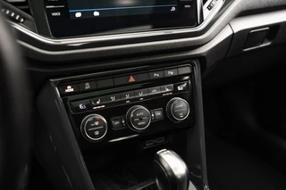 Volkswagen T-Roc Volkswagen T-ROC 1.5 TSI Sport Bus R / Pano / Cam / Trekhaak - afbeelding nr 43