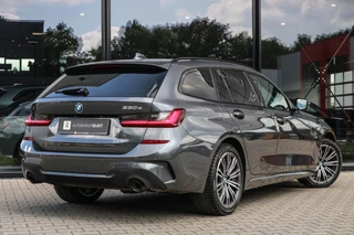 BMW 3 Serie BMW 3-serie Touring 330e - M-SPORT - CARPLAY - SFEERVERLICHTING - afbeelding nr 2