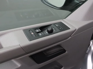 Volkswagen Transporter Volkswagen Transporter 2.0TDI Lang Achterdeuren | Navigatie |3-Persoons | Trekhaak | Betimmering - afbeelding nr 8