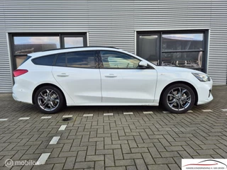 Ford Focus Ford Focus Wagon 1.0 EcoBoost ST Line Business - afbeelding nr 2