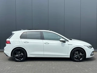 Volkswagen Golf Volkswagen Golf 1.5 TSI Edition P-dak IQ-Light ACC Sfeerlicht V-cockpit Massage - afbeelding nr 2