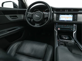 Jaguar XF Aut. *WINDSOR-FULL-LEATHER | BI-XENON | NAVI-FULLMAP | JAGUAR-AUDIO | CAMERA | COMFORT-SEATS | SHIFT-PADDLES | LANE-ASSIST | KEYLESS | HEATED-SEATS |  ECC | PDC | CRUISE | 18