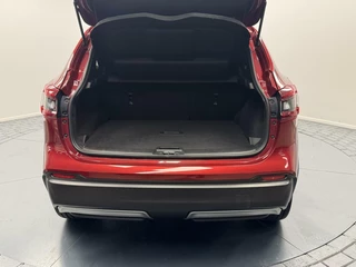 Nissan QASHQAI Nissan Qashqai 1.3 DIG-T Premium Edition Automaat-Trekhaak-Navigatie-Carplay-Cr.contr-Clima-360Camera-Lm.18