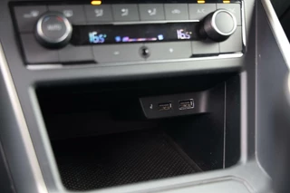 Volkswagen Polo Volkswagen Polo 1.0 TSI 95pk Comfortline Business Clima Navi ACC CarPlay 17-inch NL-Auto NAP! - afbeelding nr 27