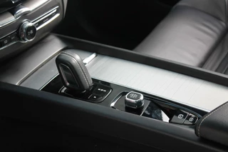 Volvo XC60 Volvo XC60 T8 Recharge AWD R-Design | Panoramadak | Parkeercamera | 20 Inch Velgen | Glossy Black | Keyless - afbeelding nr 34