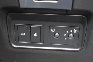 Land Rover Discovery Sport Land Rover Discovery Sport P300E 1.5 S / LEDER / P.CAM./ APPLE CARPLAY / LED KOPL. - afbeelding nr 15