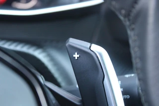 Peugeot 208 Peugeot 208 1.2 100PK AUTOMAAT ALLURE PACK | NAVIGATIE | ACHTERUITRIJ CAMERA | APPLE CARPLAY/ANDROID AUTO | LED KOPLAMPEN | LICHTMETALEN VELGEN 16