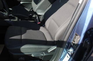 Ford Focus Ford Focus Wagon 1.0-125pk EcoBoost Mild-hybrid Titanium. Mooie, ruime, luxe en comfortabele Ford Focus wagon. Volautm. airco dual, camera, stoel-, stuur- en voorraamverw., easy entry/easy go, cruise control, Isofix, side- en lane assist, parkeersensoren v+a, LM wielen etc. - afbeelding nr 5