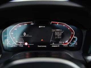 BMW 3 Serie BMW 3-serie 330e High Executive M-sport | H&K audio | Schuif/kanteldak | ACC | Dodehoekdetectie | Laser LED | Head-up display | - afbeelding nr 21