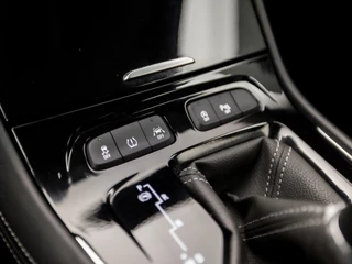 Opel Grandland X Opel Grandland X 1.2 Turbo Business Executive Automaat (APPLE CARPLAY, GROOT NAVI, ADAPTIVE CRUISE, DENON AUDIO, CAMERA, LEDER, SPORTSTOELEN, CLIMATE, LED KOPLAMPEN, TREKHAAK, NIEUWE APK, NIEUWSTAAT) - afbeelding nr 27