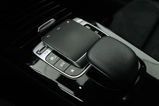 Mercedes-Benz A-Klasse Mercedes-Benz A-klasse 200 AMG | Panoramadak | Carplay |  Stoelverwarming | Keyless | Leder/Alcantara | Camera | Sfeerverlichting | Widescreen | Full LED - afbeelding nr 14