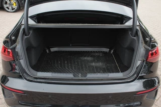 Audi A3 Audi A3 Limousine 30 TFSI S edition / Panoramadak / Camera / Head-up / Luxe Leder / B&O / Carbon spoiler / Dodehoek / Navigatie / ACC / DAB - afbeelding nr 16