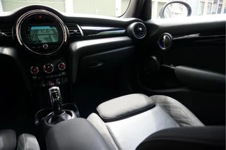 MINI Cooper MINI Cooper Mini 1.5 Pepper | NL AUTO | HUD | Sportinterieur (leer/ stof/ stoelverwarming) | Apple Carplay | Sfeerverlichting | 17inch | LED pakket | Keyless GO/ ENTRY | DUAL ZONE CLIMATE | Bonnet Stripes | Zwart dak | Front- achterspoiler - afbeelding nr 16