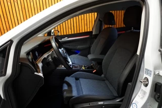 Volkswagen Golf Volkswagen Golf VIII 1.0 e-TSI STYLE AUTOMAAT/ NAVI/ SFEERVERLICHTING - afbeelding nr 13