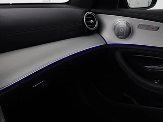 Mercedes-Benz E-Klasse Mercedes-Benz E-klasse 300de 4Matic AMG Night | Panoramadak | Trekhaak |  Stoelverwarming | 360 camera | Adaptive cruise | Leder/Alcantara | Burmeseter | Matrix LED | Navigatie - afbeelding nr 22