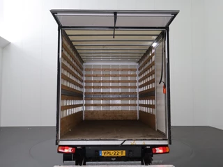 Peugeot Boxer Peugeot Boxer 2.2BlueHDi 165PK Bakwagen+Laadklep | Airco | Cruise | Zijdeur | Dakspoiler | 3-Persoons | Camera - afbeelding nr 4