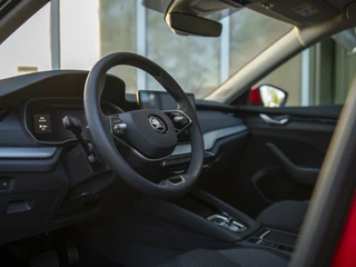 Škoda Octavia Škoda Octavia Combi 1.5 TSI MHEV Business Edition Plus | Matrix LED | Chrome pakket | Stoel-, Stuur- & voorruitverwarming | Navi 13inch | Elektr.trekhaak | El. achterklep m.sensor | ACC | - afbeelding nr 3