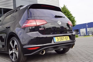 Volkswagen Golf Volkswagen Golf GTI 2.0 TSI 230pk PERFORMANCE Panodak/Dynaudio/Camera/Trekhaak afnb - afbeelding nr 28