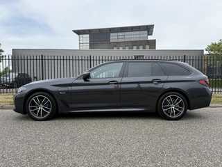 BMW 5 Serie HEAD-UP/LASER/ACC/TREKHAAK/360CAMERA/ALCANTARA/KEYLESS/SHADOW-LINE/DRIVING ASS PRO/SFEER/STUUR+STOELVERWARMING/LIVE COCKPIT/M-AERODYNAMIC/SOPHISTOGRAU/VOLLEDIG BMW DEALER HISTORIE - afbeelding nr 80