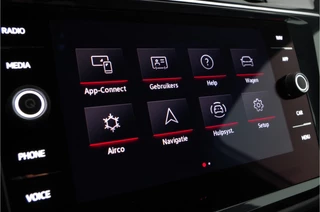 Volkswagen Tiguan Volkswagen Tiguan 1.5 TSI R-Line > IQ.Light/trekhaak/20 inch Suzuka/Black Style Design-pakket... - afbeelding nr 24