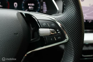 Škoda Octavia Skoda Octavia Combi 1.0 TSI Business Edition Plus, Stuur + stoel verwarming, Memory seats, Digitaal dashboard, Elektrische kofferbak, Head up display, Dodehoek detectie, Clima, App connect, Cruise, Navi. - afbeelding nr 34