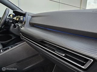 Volkswagen Golf Volkswagen Golf 1.5 eTSI R-Line Panorama/IQ Light/Keyless/ - afbeelding nr 42