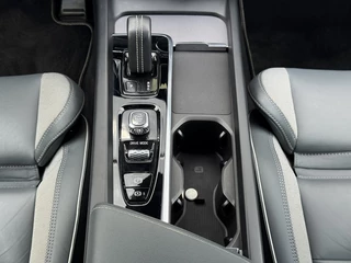 Volvo XC60 Volvo XC60 B4 197PK R-Design| Panodak| Adap.Cruise| Trekhaak| Camera - afbeelding nr 20